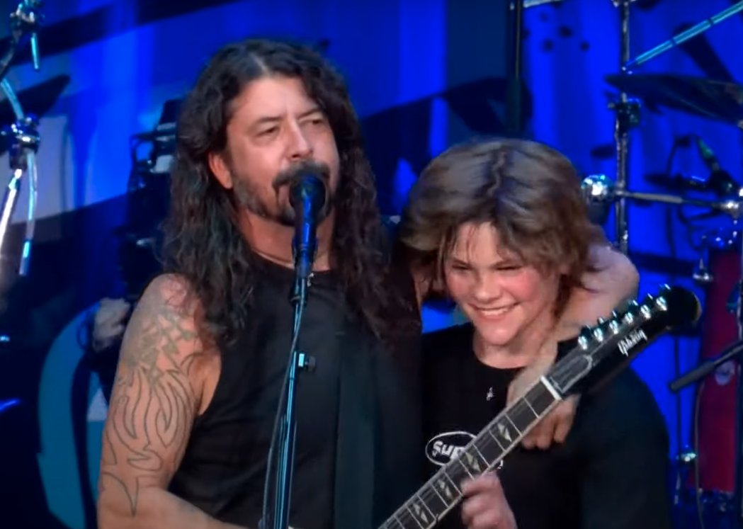 Foo Fighters Ft Shane Hawkins Perform My Hero MTV The Kid Has   Hero 